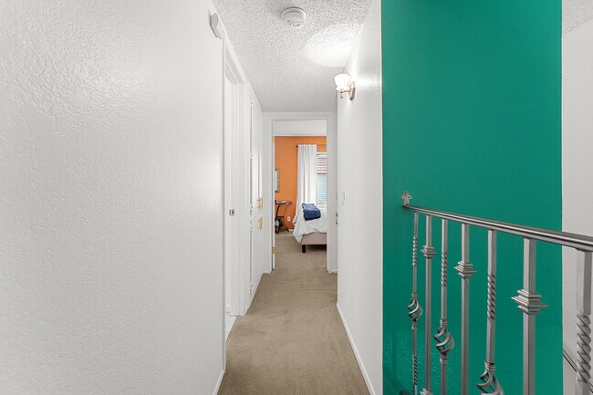 Building Photo - 2074 N Mira Vista Way