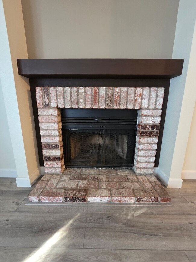 Building Photo - Hurley Place Condo