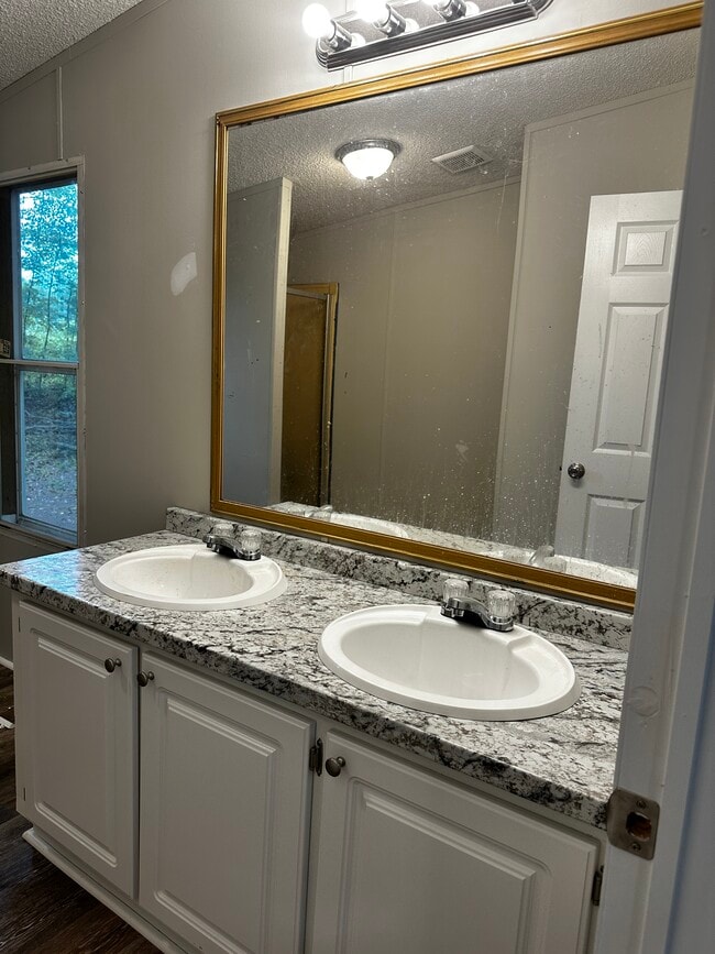 Building Photo - 103 Wade Rd