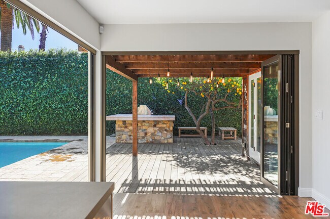 Building Photo - 4744 Haskell Ave