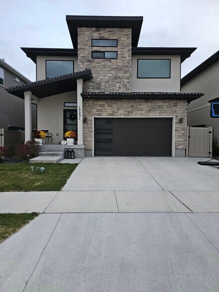 Building Photo - 15231 S Park Bluff Way
