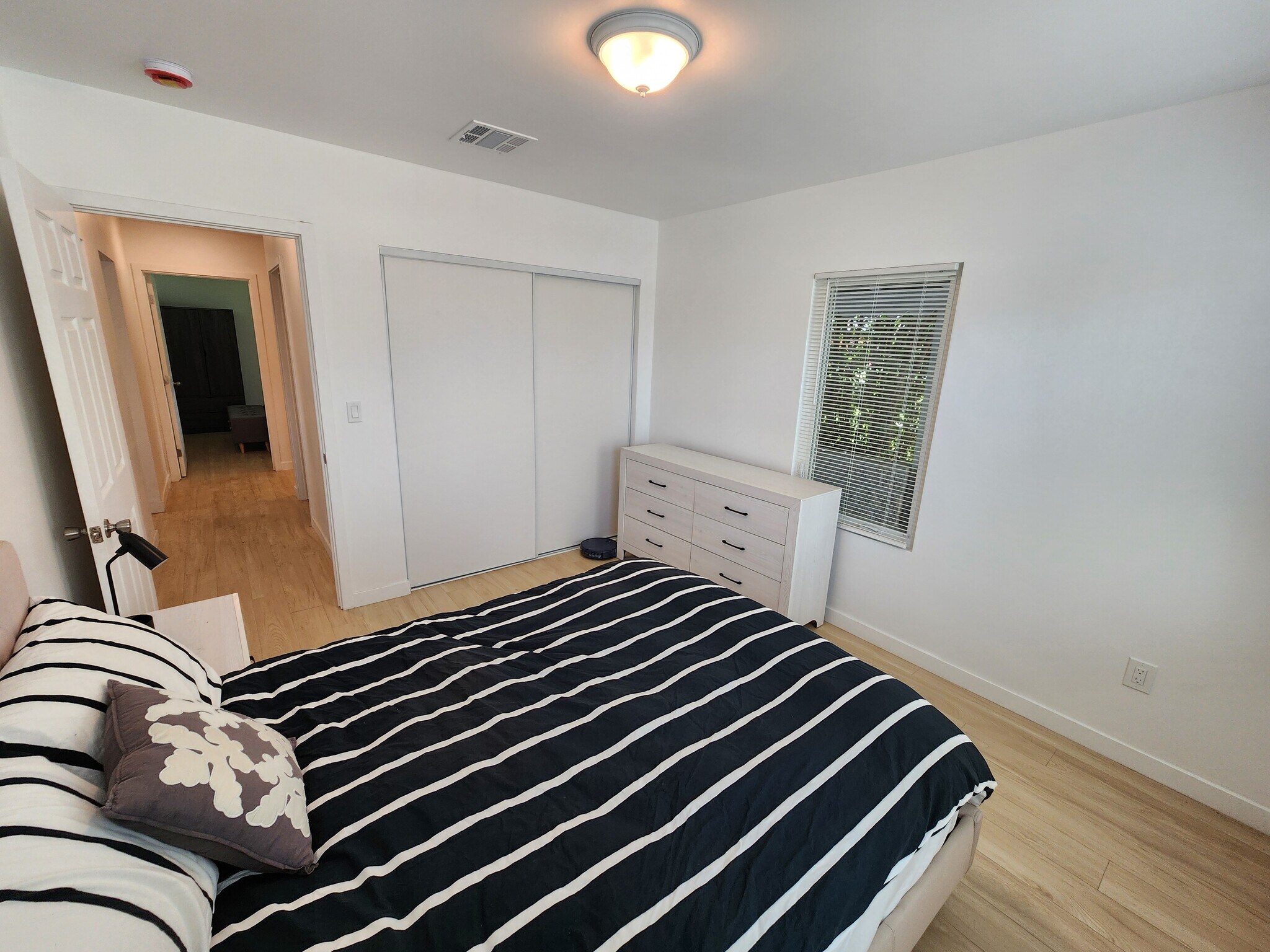 Building Photo - 9682 Sunland Blvd