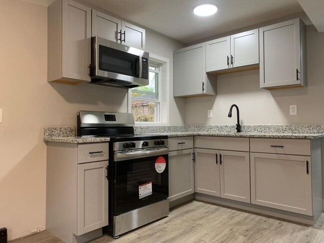 Building Photo - 1816 Brownell Rd