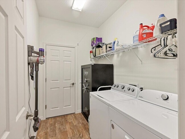 Building Photo - 1041 Buttercup Glen