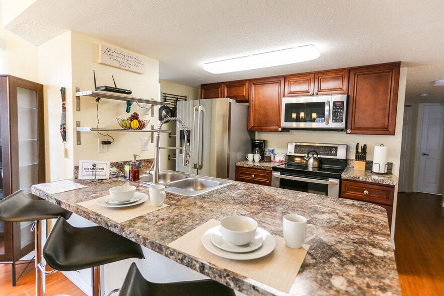 Building Photo - 2489 Sweetwater Club Cir