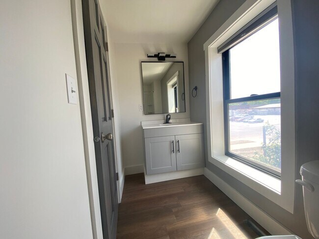 Building Photo - 537 Hancock St