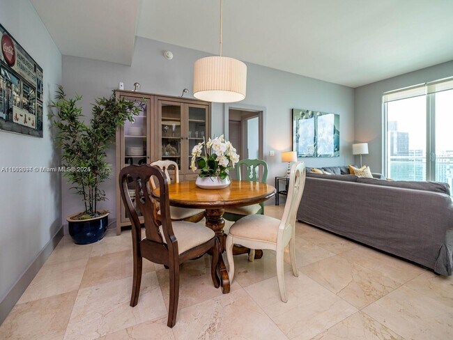 Building Photo - 950 Brickell Bay Dr
