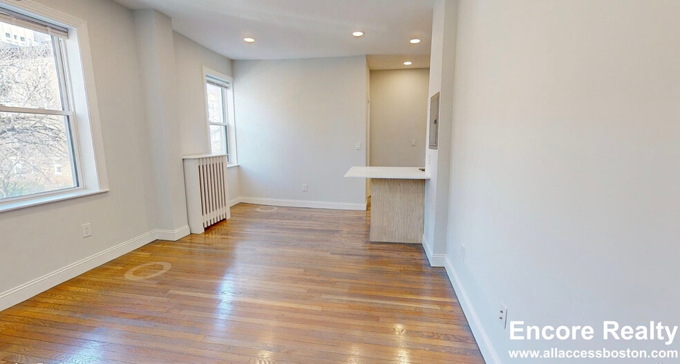 Building Photo - 106 Queensberry St