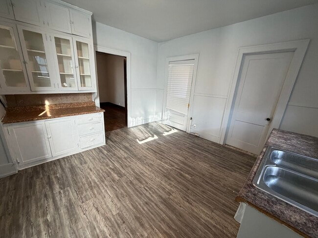 Building Photo - 1519 Fairchild-E