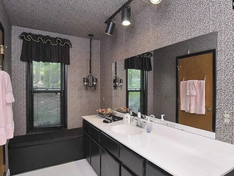 Building Photo - 236 Tram Rd