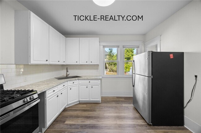 Building Photo - 15-17-17 Roosevelt St