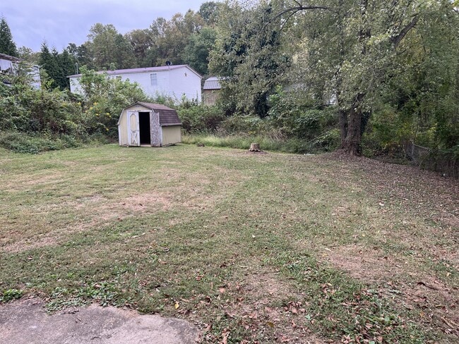 Building Photo - 98 Willarose Dr