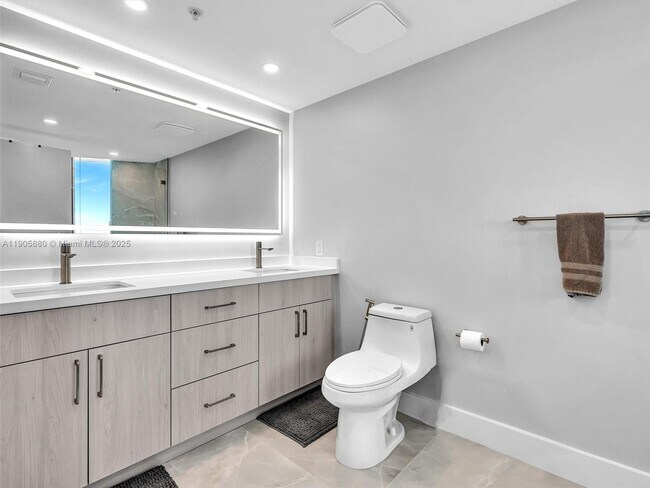 Building Photo - 665 NE 25th St