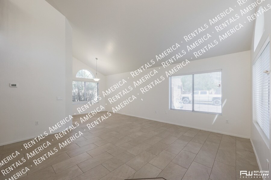 Building Photo - 2238 E Bel Air Ln