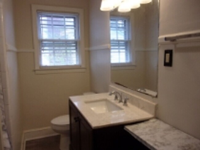 Building Photo - 517 S Jones Ave