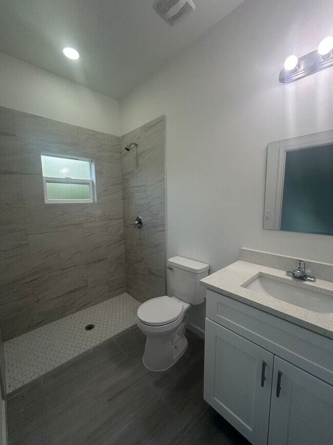Building Photo - Brand-New Modern 2BR/2BA Home with Garage – Desirable Lake Placid Location
