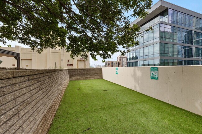 Building Photo - 1400 S Michigan Ave