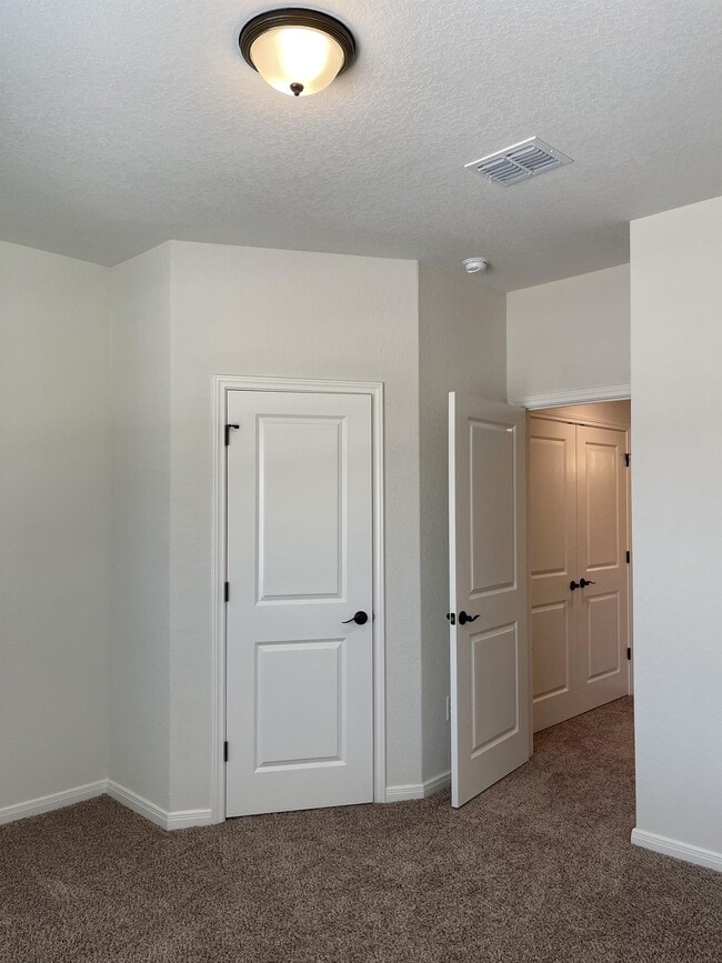 Building Photo - 2202 Sandlewood Cv