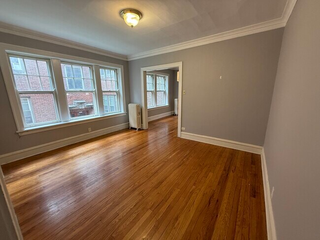 Building Photo - 1335 W Carmen Ave