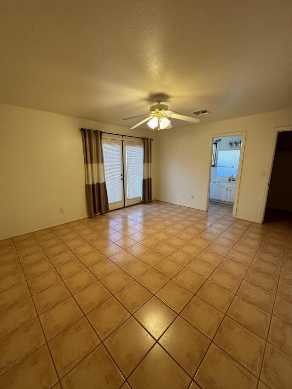 Building Photo - 5005 Camelback Pl