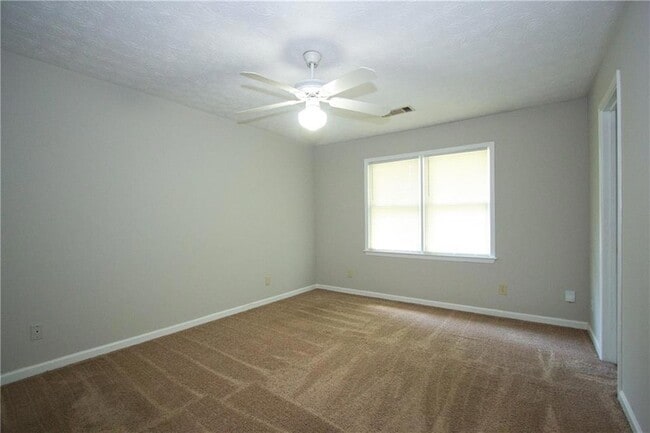 Building Photo - 2421 Sherrie Ln SW