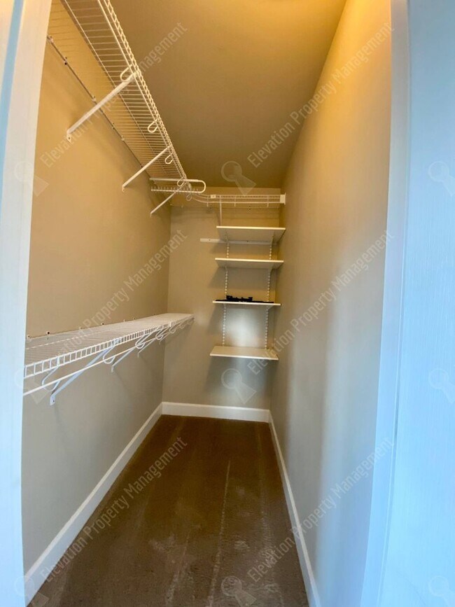 Building Photo - 3-BR Craftsman home in NE Bend- Boyd Acres