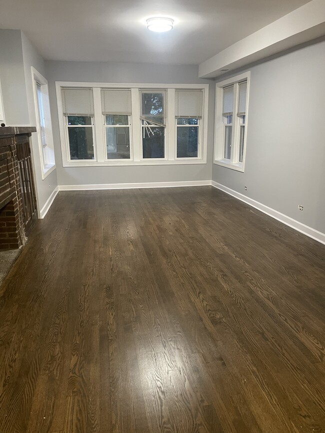 Building Photo - 1240 N Avers Ave