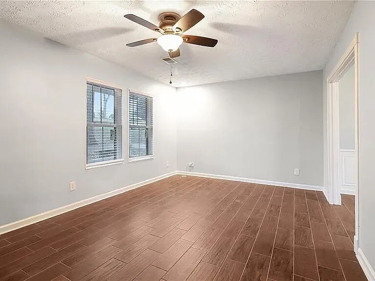 Building Photo - Room in House on Alicia Ct