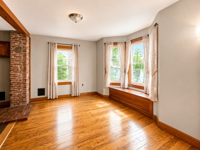 Building Photo - Classic Charm Meets Modern Updates in This Spacious Home ?