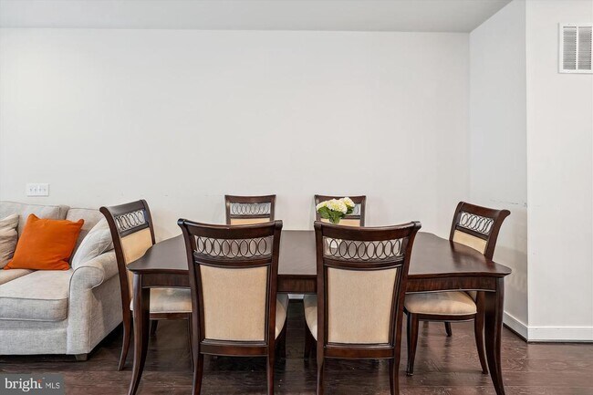 Building Photo - 13358 Sherwood Park Ln