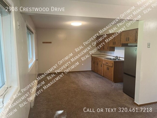 Building Photo - 2908 Crestwood Dr NE