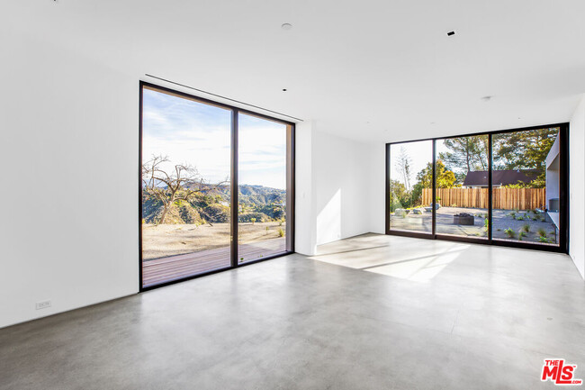 Building Photo - 1448 Stradella Rd