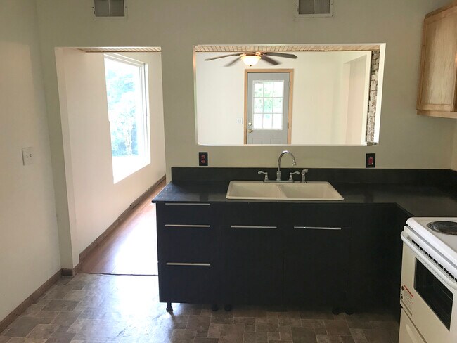 Building Photo - 1374 E Canal St