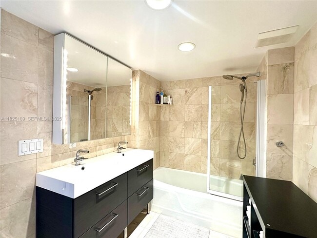 Building Photo - 15645 Collins Ave