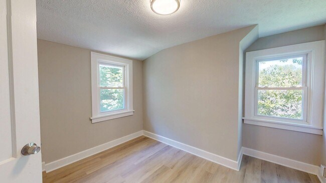 Building Photo - 4528 Rainbow Rd