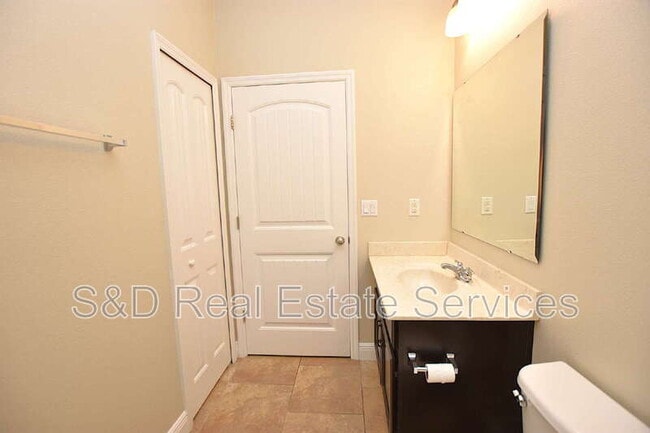 Building Photo - 1977 Wind Meadows Dr