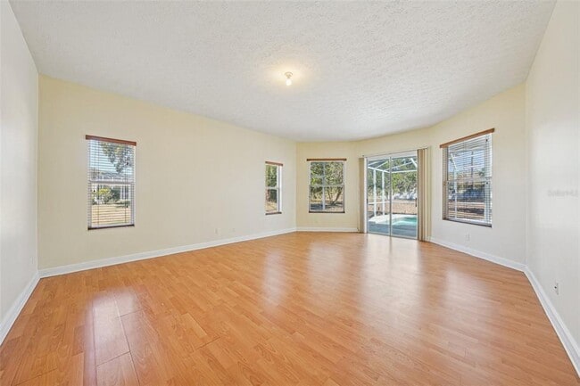Building Photo - 918 Academy Dr