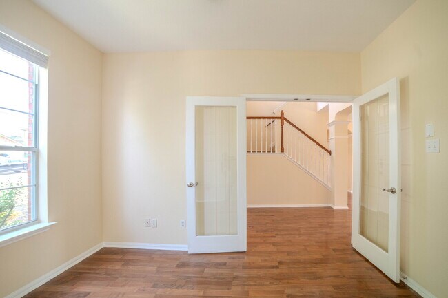 Building Photo - "Spacious 4-Bedroom Retreat with 2.5 Baths...