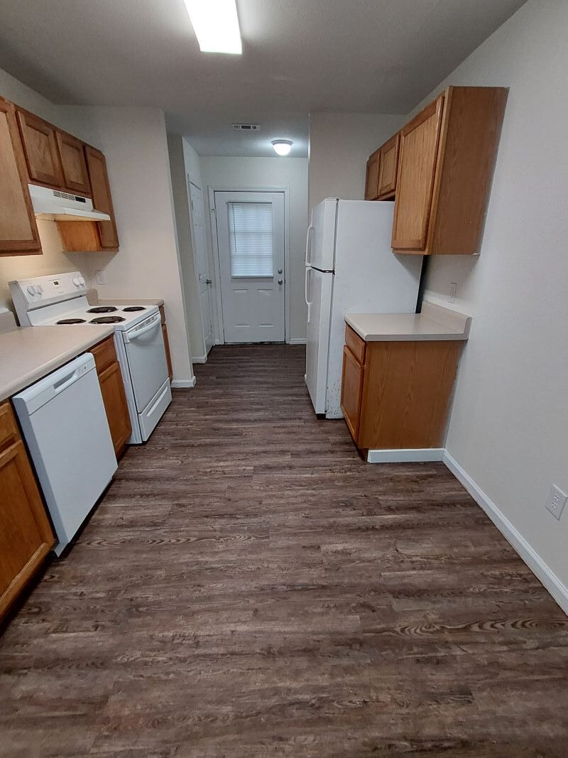 Building Photo - 15143 Deer Creek Dr