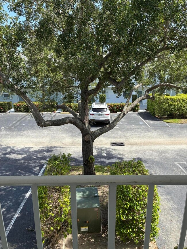 Building Photo - 2600 SW 22nd Ave