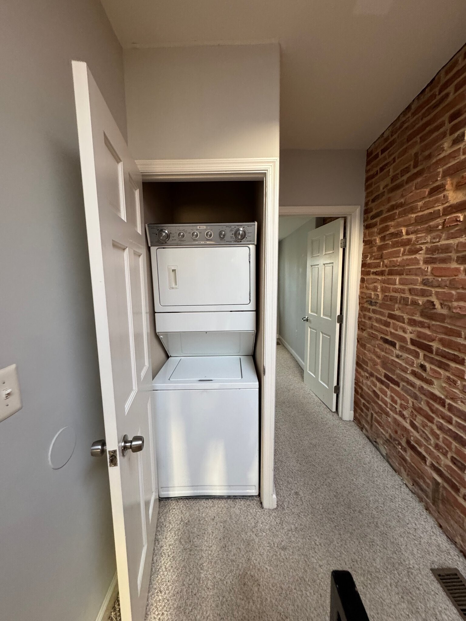 Building Photo - 11 N Streeper St