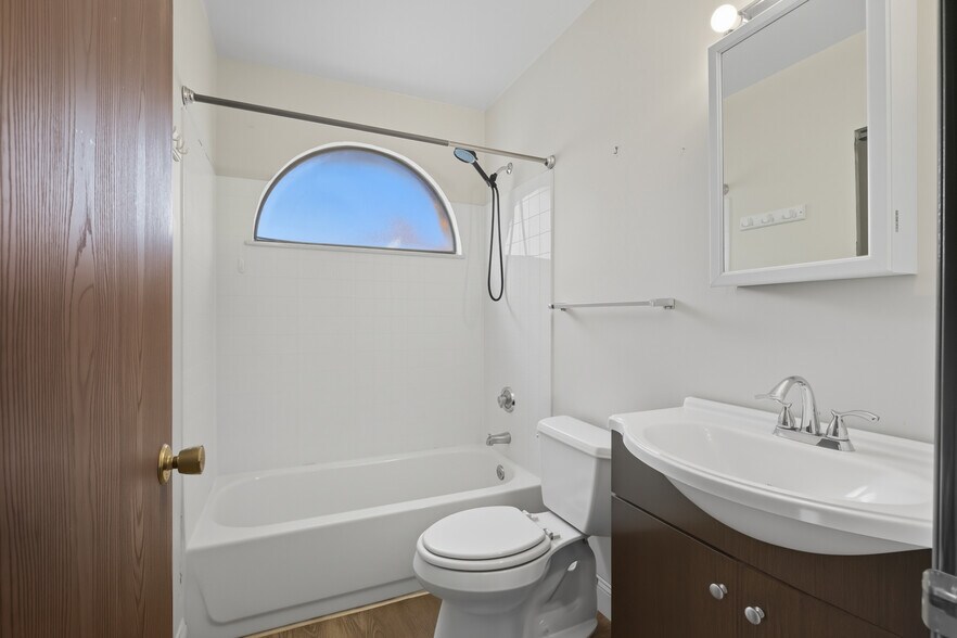 Building Photo - 3242 Niagara Sq