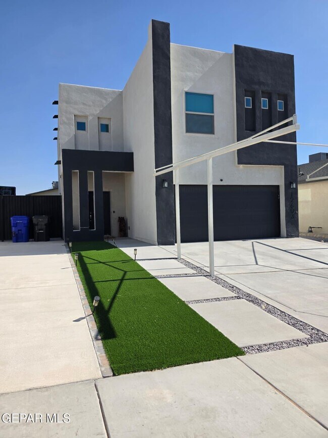 Building Photo - 12603 Amesbury Dr