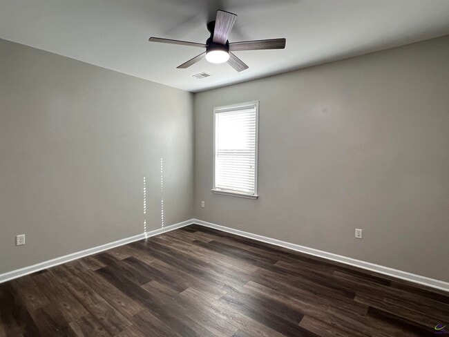 Building Photo - 210 Hearthwood Dr