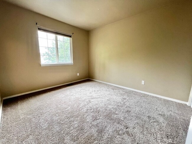 Building Photo - Spacious 4 Bed, 3.5 Bath Home with Finished Basement in South Fort Collins!