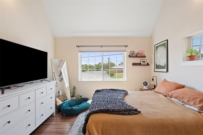 Building Photo - 2205 S L Davis Ave