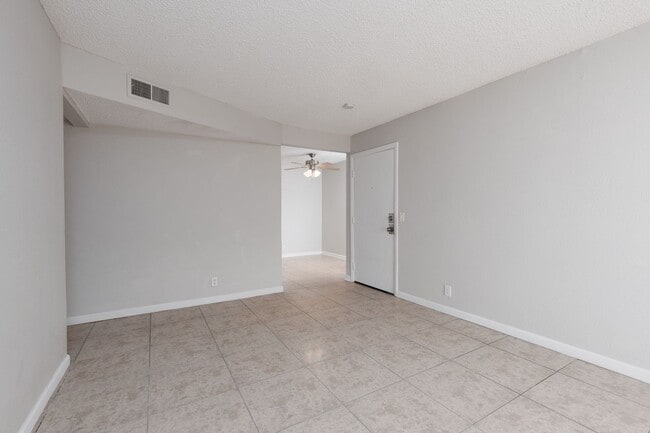 Building Photo - Recently renovated 3 br unit on 2nd floor of gated Desert Shores community