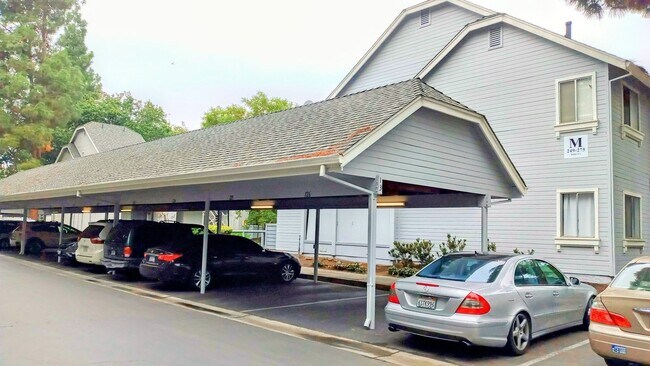 Building Photo - Great Second Floor 2bd Condo With Pool in Gated Complex