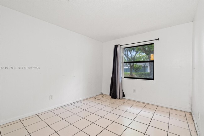 Building Photo - 6916 SW 37th St