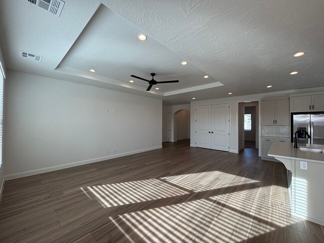 Building Photo - BRAND NEW HOME BY SAND HOLLOW FOR RENT!